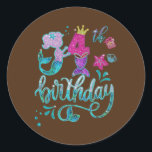 Mermaid Birthday Girl 4 jaar oud meisje van 4 dage Ronde Sticker<br><div class="desc">Mermaid Birthday Girl 4 jaar oud meisje van de 4e dag,  geborduurd cadeautje. Perfect gift voor je vader,  moeder,  papa,  mannen,  vrouwen,  vriend en familieleden op de dag van de Thanksgiving,  kerstdag,  Moederdag,  vaderdag,  4 juli,  1776 Onafhankelijke dag,  Veteranendag,  Halloween Dag,  Patrick's Day</div>