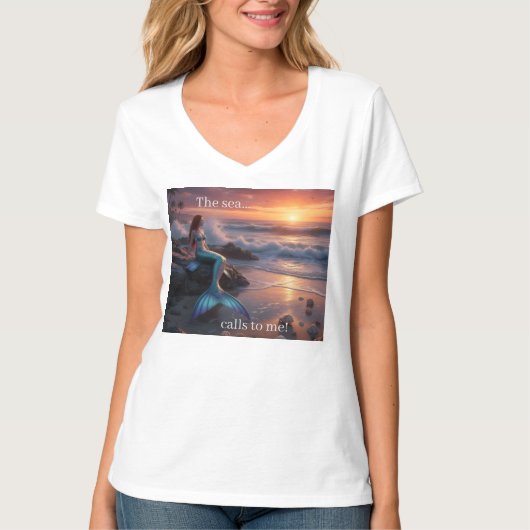 Mermaid in the sunrise - The Sea calls to me - T-shirt (Voorkant)