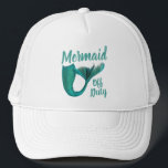 Mermaid off Duty Mermaid Tail Trucker Pet<br><div class="desc">Girly pet voor off-duty zeemeerminnen deze zomer.</div>