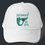 Mermaid off Duty Mermaid Tail Trucker Pet<br><div class="desc">Girly pet voor off-duty zeemeerminnen deze zomer.</div>