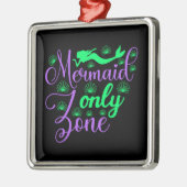Mermaid Only Zone in Neon Green en Paars Metalen Ornament (Links)