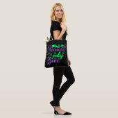 Mermaid Only Zone in Neon Green en Paars Tote Bag (Op model)