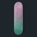 Mermaid Pink Green Sparkly Glitter Ombre Persoonlijk Skateboard<br><div class="desc">Deze elegante en chic print is perfect voor het trendy meisje. Het toont een faux-bedrukte dunne zeemeerroze en groene glitter ombre gradiënt. Het is meisje, , glamoureus, schattig en cool. ***BELANGRIJKE NOTA VAN HET ONTWERP: Voor om het even welk verzoek van het douaneontwerp zoals passende productverzoeken, kleurenveranderingen, plaatsingsveranderingen, of een...</div>