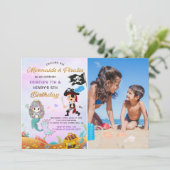 Mermaid & Pirate under the Zee Birthday Foto Kaart (Staand voorkant)