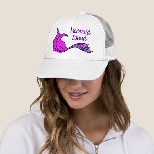 Mermaid Squad met felroze zeemietstaart Trucker Pet (In situ)