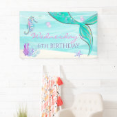 Mermaid Tail onder het Zee 'Birthday Banner' Spandoek (Insitu)