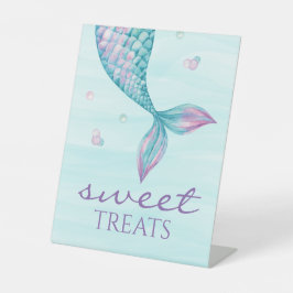 Mermaid Tail onder het Zee Sweet Treins Reclamebord Met Voetstuk