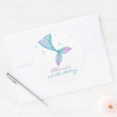Mermaid Tail onder het Zee van Birthday Ronde Sticker (Envelop)