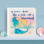 Mermaid Zee | Drink als visstrand Houten Kist Print<br><div class="desc">Het griezelige, met zee bedekte houten doosje is voorzien van een waterverf zeemeermin die op het strand springt. Hij geniet van de zon en een tropische drink met een "Natuurlijk drink ik als een vis, ik ben een zeemeerminnelijke" ondertitel in blauw borstelslagbekisting. Perfect voor kust-, strandhuis- en bootdecor, scheepvaartthema's en...</div>