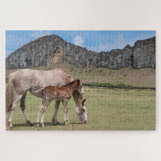 Merrie & veulen bij vulkaankrater van Rano Raraku Legpuzzel (Horizontaal)