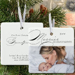 Merrier as Grandouders Foto Elegant Calligrafie Keramisch Ornament<br><div class="desc">Merrier as Grandouders Kerstfoto's, die je kunt personaliseren met je favoriete foto en gepersonaliseerde tekst. Een elegant typografisch ontwerp met levendige kalligrafie en eenvoudig te bewerken voor nieuwe of gevestigde grootouders. Deze vakantieversiering is geletterd met Merrier als grootouders aan de ene kant en bewerkbare tekst aan de andere kant. In...</div>