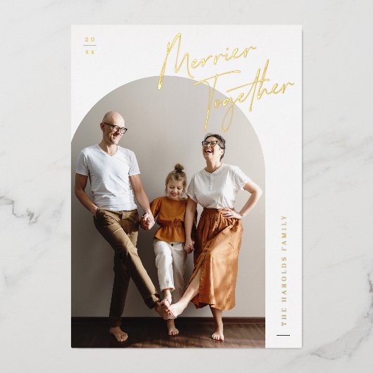 Merrier Together Arch Foto Kerst Folie Feestdagenkaart (Voorkant)