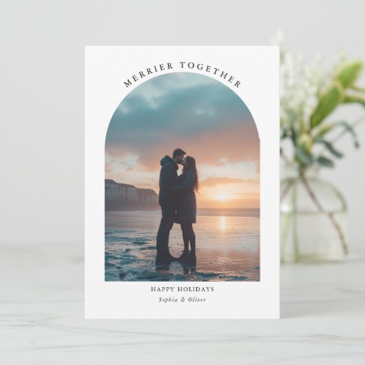 Merrier Together Christmas Beach Arch Foto Feestdagenkaart (Staand voorkant)
