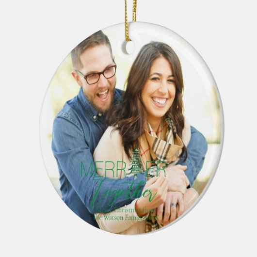 Merrier Together Script Pagoda 1-Foto Kerstmis Keramisch Ornament (Links)