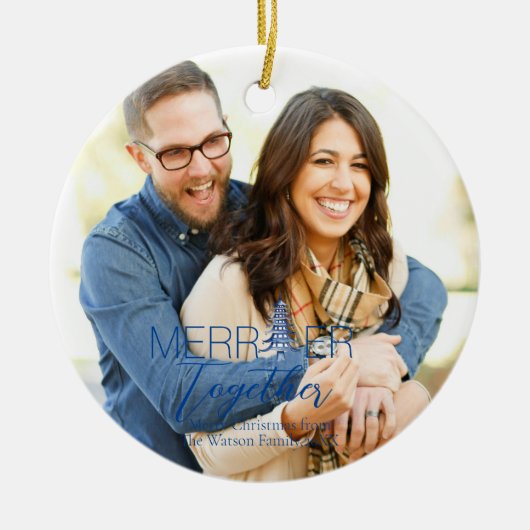 Merrier Together Script Pagode blauw Kerstmis Keramisch Ornament (Voorkant)