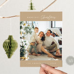 Merriest Christmas Family Foto, Winter Blue Briefkaart<br><div class="desc">Vrolijkste kerst. Vier het seizoen met dit familie foto briefkaart, in beige tan thema. Het is volledig aanpasbaar en gepersonaliseerd met uw eigen begroetingsberichten. Voeg uw retouradres toe voor eenvoudige verzending. Het is eenvoudig, gemakkelijk, maar modern minimalistisch en feestelijk. Dit is het ideale briefkaart om uw vakantiewensen door te geven....</div>