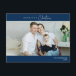 Merriest Christmas Family Foto, Winter Happiness Briefkaart<br><div class="desc">Vrolijkste kerst. Vier het seizoen met deze familiefoto gezellige leuke vrolijke winter en nieuwjaar Navy Blue briefkaart. Het is volledig aanpasbaar en gepersonaliseerd met uw eigen begroetingsberichten. Voeg uw retouradres toe voor eenvoudige verzending. Het is eenvoudig, gemakkelijk, maar modern gezellig en feestelijk. Dit is het ideale briefkaart om uw vakantiewensen...</div>