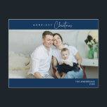 Merriest Christmas Family Foto, Winter Happiness Briefkaart<br><div class="desc">Vrolijkste kerst. Vier het seizoen met deze familiefoto gezellige leuke vrolijke winter en nieuwjaar Navy Blue briefkaart. Het is volledig aanpasbaar en gepersonaliseerd met uw eigen begroetingsberichten. Voeg uw retouradres toe voor eenvoudige verzending. Het is eenvoudig, gemakkelijk, maar modern gezellig en feestelijk. Dit is het ideale briefkaart om uw vakantiewensen...</div>