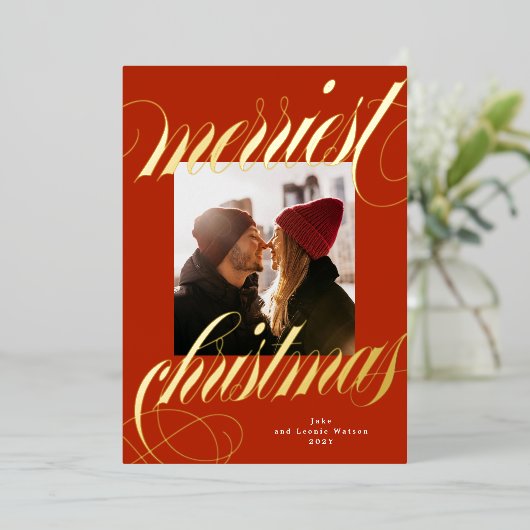 Merriest Christmas Gold Calligraphy Rode foto Folie Feestdagenkaart (Staand Voorkant)
