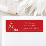 Merriest Christmas Tree op rood retouradres Etiket<br><div class="desc">Een witte schetsboom met faux gouden folie ornamenten en geschenken zijn te vinden op deze rode retour adreslabels gepersonaliseerd met uw gegevens in chique letters. OVEREENKOMENDE objecten in ons collectie.</div>