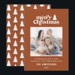 Merriest kerstfoto van typografie feestdagenkaart<br><div class="desc">Kantste kerstfoto-typografie-feestkaart. Met moderne handgetekende tekst en bomen.</div>