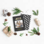 Merriest kerstfoto van typografie folie feestdagenkaart<br><div class="desc">Kantste kerstfoto-typografie-feestkaart. Met moderne handgetekende tekst en bomen.</div>