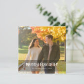 Merrily Ever After Cute Couple Christmas Card Feestdagenkaart (Staand voorkant)