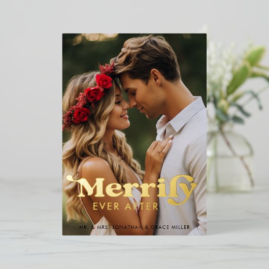 Merrily Ever After Moderne Retro Typografie Foto Folie Feestdagenkaart (Staand Voorkant)