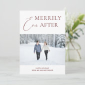 Merrily Ever After Red Script Kerstfoto Feestdagenkaart (Staand voorkant)