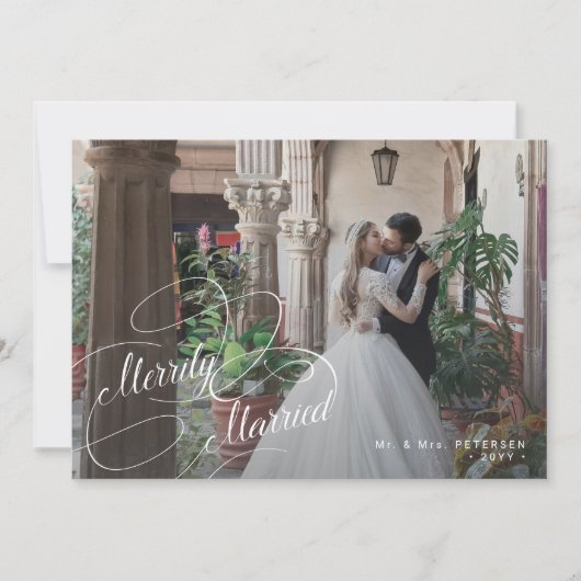 Merrily Getrouwd pasgetrouwden foto Kerstmis Feestdagenkaart (Voorkant)