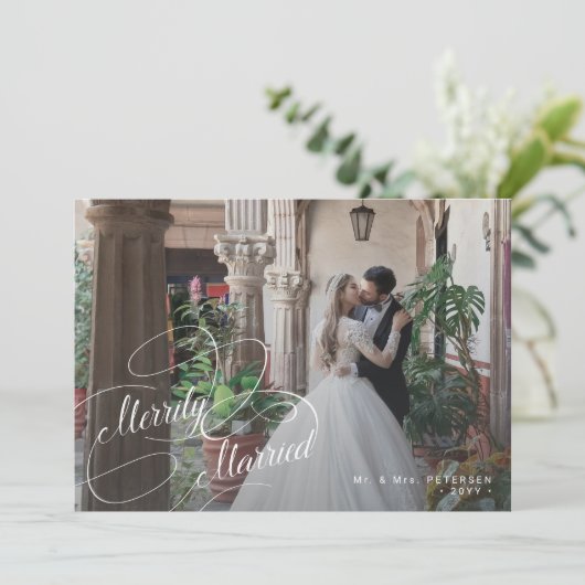 Merrily Getrouwd pasgetrouwden foto Kerstmis Feestdagenkaart (Staand voorkant)
