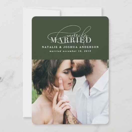 Merrily getrouwde huwelijksaankondiging feestdagenkaart (Voorkant)