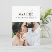 Merrily getrouwde huwelijksaankondiging feestdagenkaart (Staand voorkant)