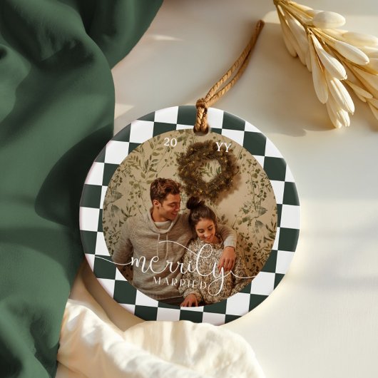 Merrily Married Retro Checkerboard Pas getrouwd Fo Keramisch Ornament