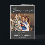 Merry Alles Chalkboard Mistletoes Kerstmis Feestdagen Kaart<br><div class="desc">Rustieke 'Merry Everything' Chalkboard Mistletoes Christmas / Holiday Photo Card. Moderne vakantie / kerst fotokaart met 3 aparte foto's met voor-, binnen- en achterzijde design. De basisachtergrond kan worden gewijzigd in de kleur van uw keuze. De meeste tekst kan worden bewerkt. Ontworpen/origineel kunstwerk door fat*fa*tin. Eenvoudig te personaliseren met uw...</div>