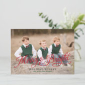 Merry and Bright Elegant Red Script Photo Collage Feestdagenkaart (Staand voorkant)