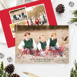 Merry and Bright Elegant Red Script Photo Collage Feestdagenkaart<br><div class="desc">De "Merry & Bright"de kaarten van de feestfoto eigenschap kardinaal rood manuscript bekleedontwerp en tweezijdig ontwerp met veelvoudige foto's. Pas de rode, witte, kardinale zwarte tekst met een douanebericht aan en selecteer vier (4) van uw favoriete familiefoto's voor de belangrijkste voorfoto en collage op de rug van de kaart. De...</div>