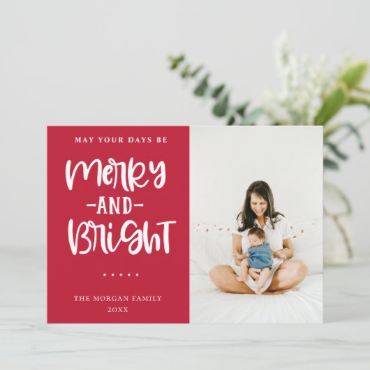 Merry and Bright Red Holiday Greeting Photo Card Feestdagenkaart (Staand voorkant)