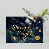 Merry and bright script Pine Holiday lampen Folie Feestdagenkaart (Staand Voorkant)