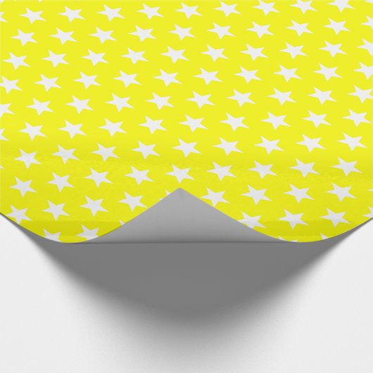 Merry and Bright White Stars on Yellow Holiday Cadeaupapier (Hoek)