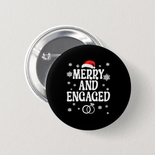 Merry And Engaged Couple Christmas Matching Pajama Ronde Button 5,7 Cm (Voorkant /achterkant)