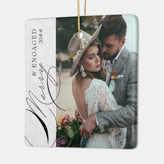 Merry and Engaged Script Vertical Photo Snowflake Keramisch Ornament (Links)