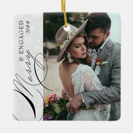 Merry and Engaged Script Vertical Photo Snowflake Keramisch Ornament (Voorkant)