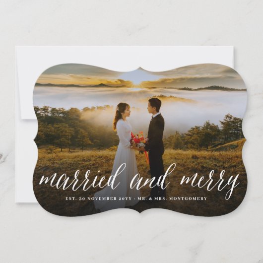 Merry and getrouwde Simple Script Photo Wedding Feestdagenkaart (Voorkant)