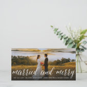 Merry and getrouwde Simple Script Photo Wedding Feestdagenkaart (Staand voorkant)