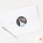 Merry and Married Hand Script | Holiday-foto Ronde Sticker (Envelop)