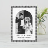 Merry and Married Newlywed Photo Black White Plaid Feestdagenkaart (Staand voorkant)