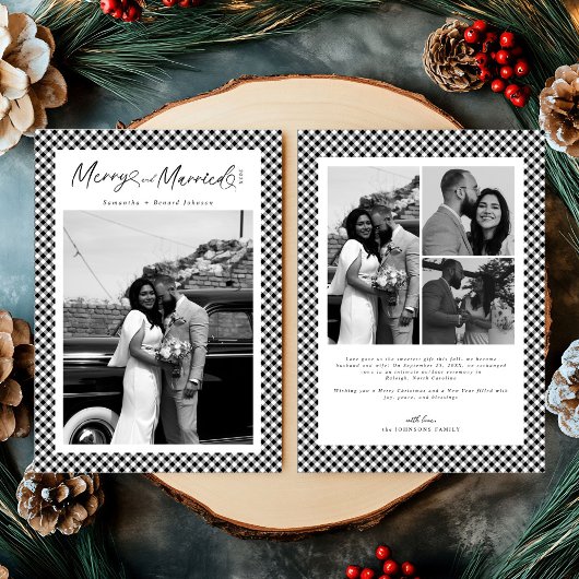 Merry and Married Newlywed Script Christmas Plaid Feestdagenkaart