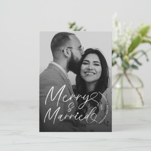 Merry and Married Pas getrouwd script voor kerst Feestdagenkaart (Staand voorkant)