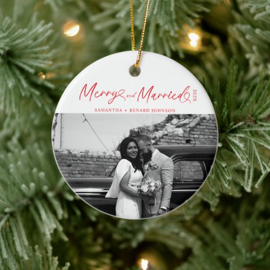 Merry and Married Pas getrouwd script voor kerst Keramisch Ornament (Boom)